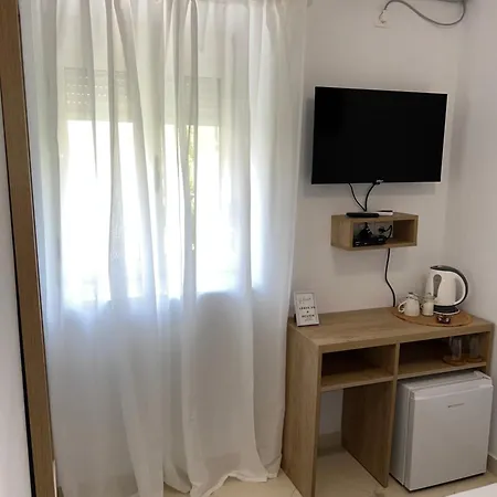 ゲストハウス Helios Sarandë